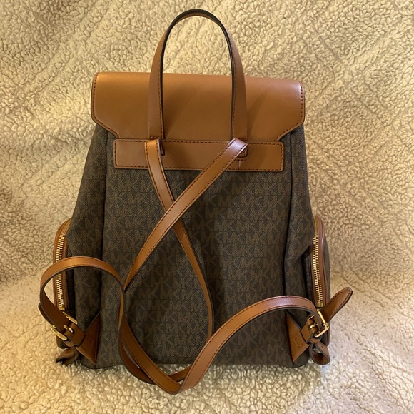 Michael Kors Backpack purse - like new - Picture 3 of 16